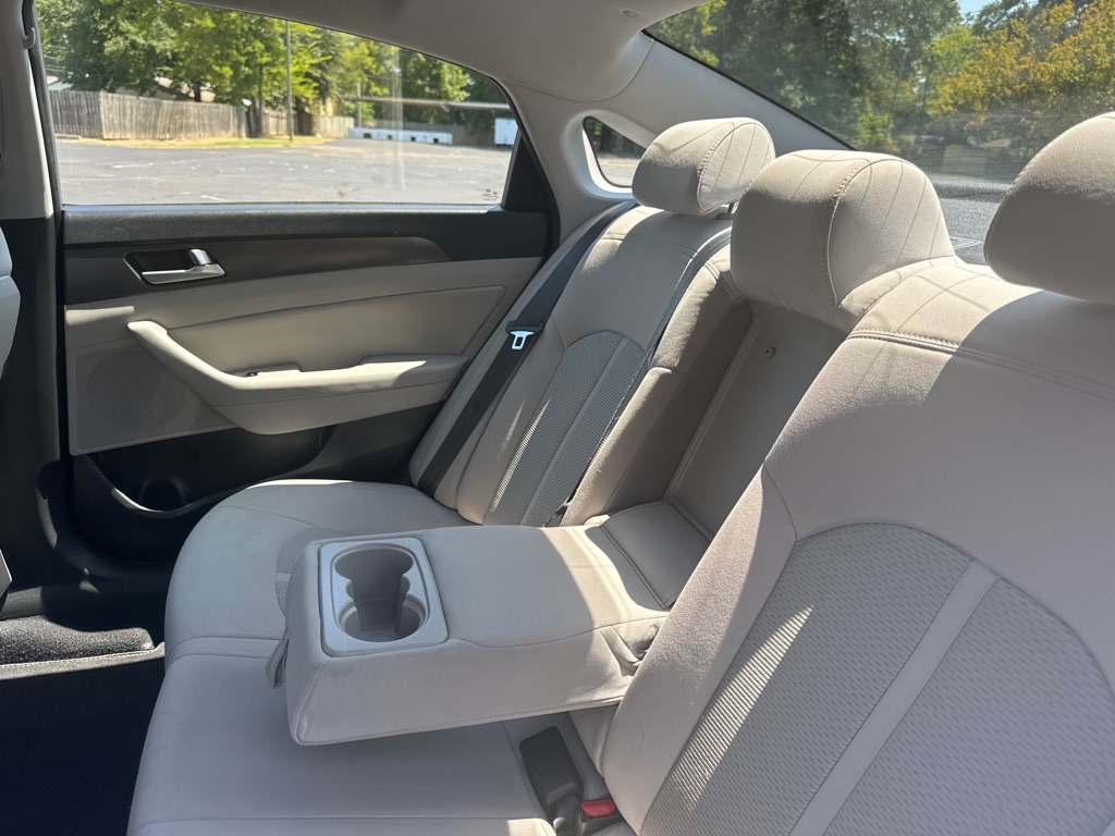 Photo 13 of this HYUNDAI SONATA