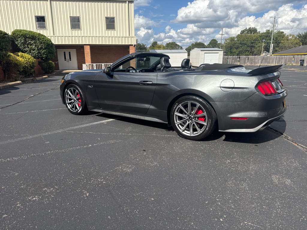 Photo 2 of this FORD MUSTANG