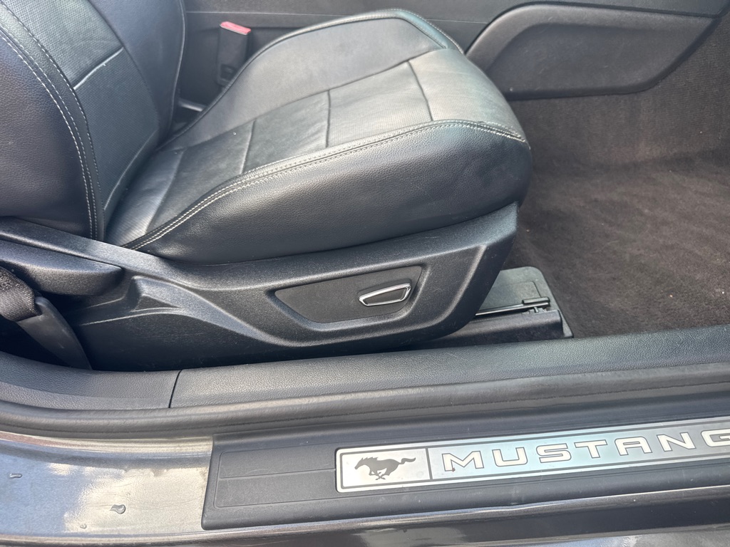 Photo 30 of this FORD MUSTANG