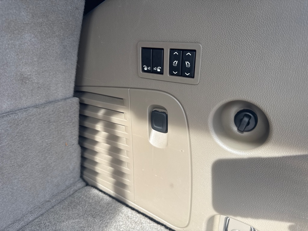 Photo 23 of this GMC YUKON
