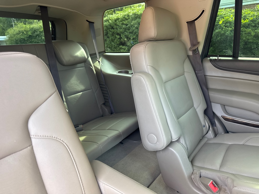 Photo 31 of this GMC YUKON