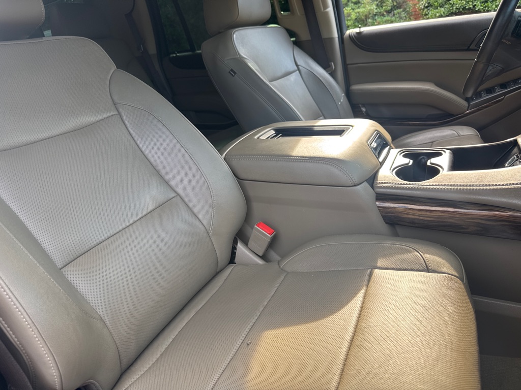 Photo 38 of this GMC YUKON