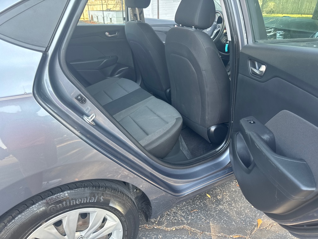Photo 15 of this HYUNDAI ACCENT
