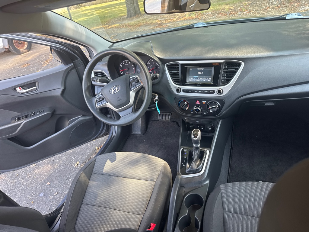Photo 17 of this HYUNDAI ACCENT
