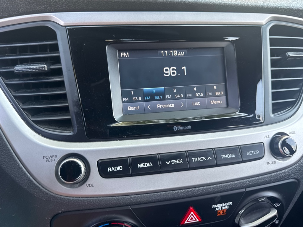Photo 32 of this HYUNDAI ACCENT
