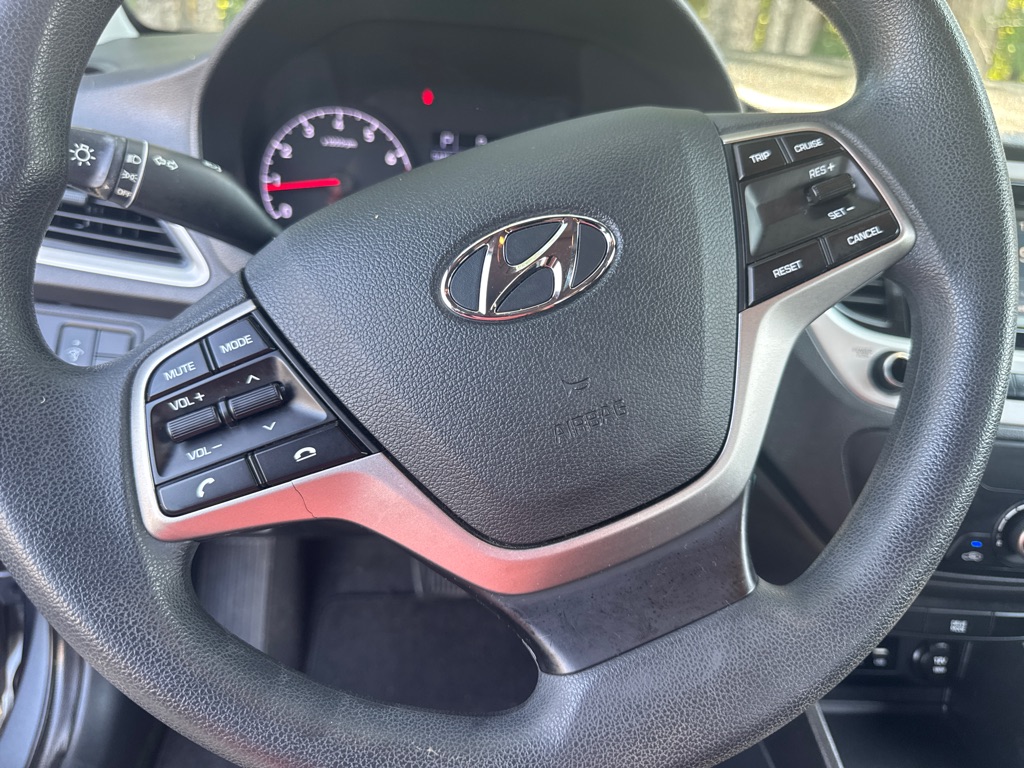Photo 26 of this HYUNDAI ACCENT