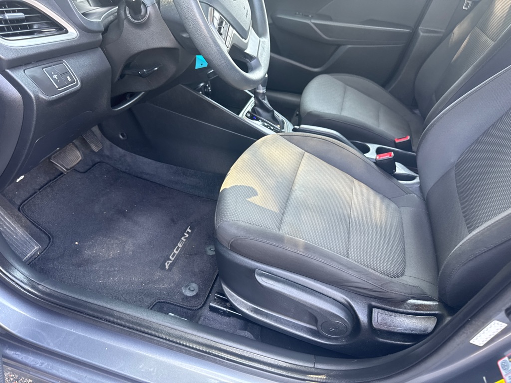 Photo 24 of this HYUNDAI ACCENT