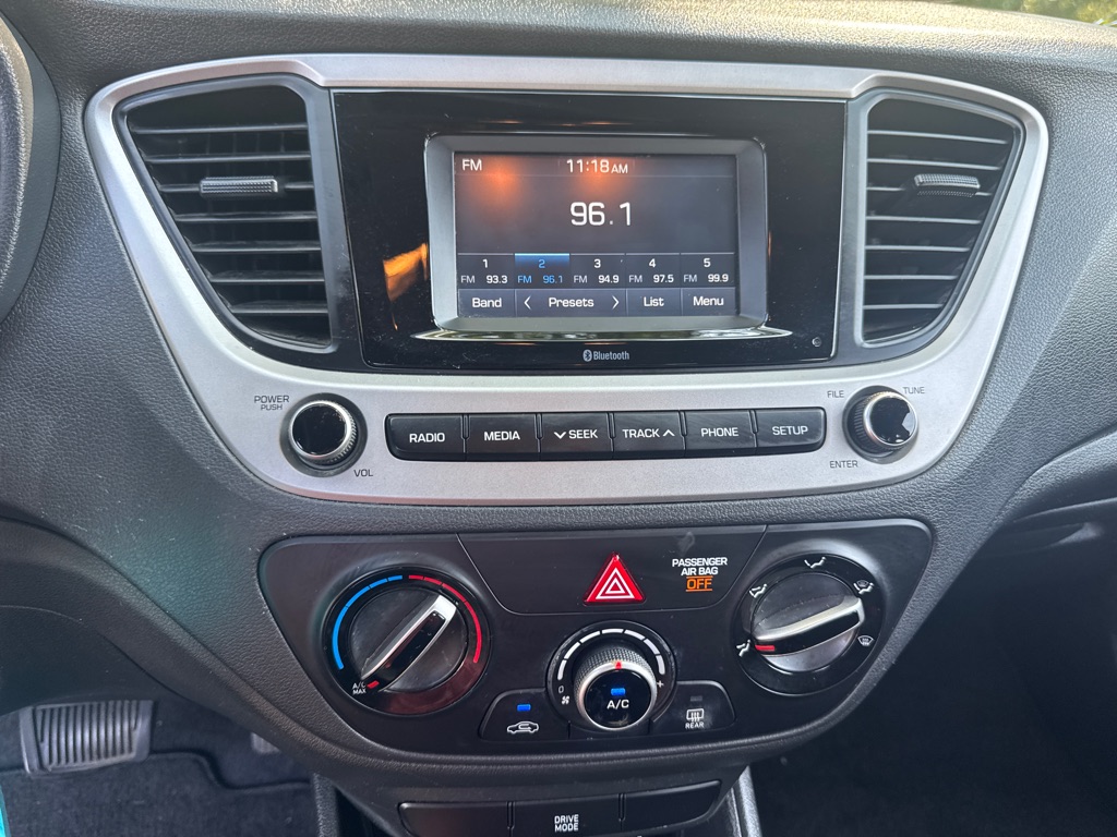 Photo 28 of this HYUNDAI ACCENT