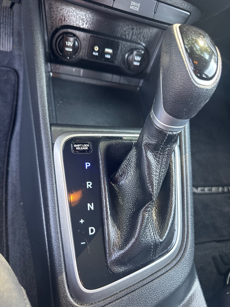 Photo 27 of this HYUNDAI ACCENT