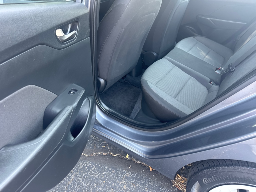 Photo 10 of this HYUNDAI ACCENT
