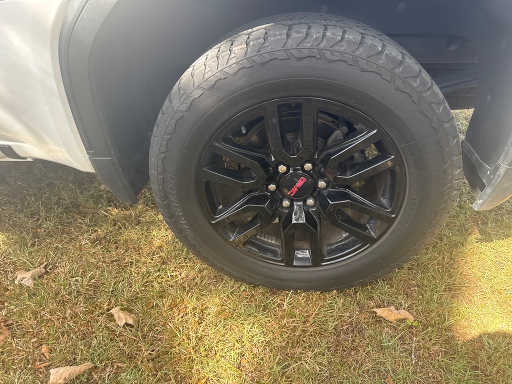 Photo 13 of this GMC SIERRA