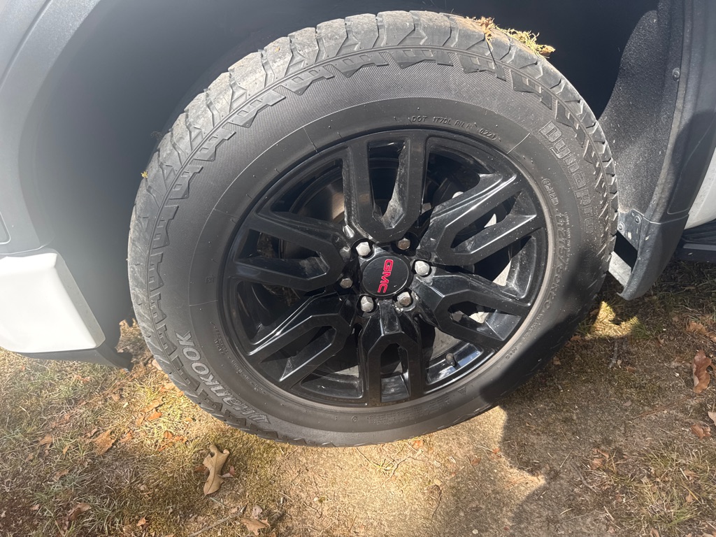 Photo 11 of this GMC SIERRA