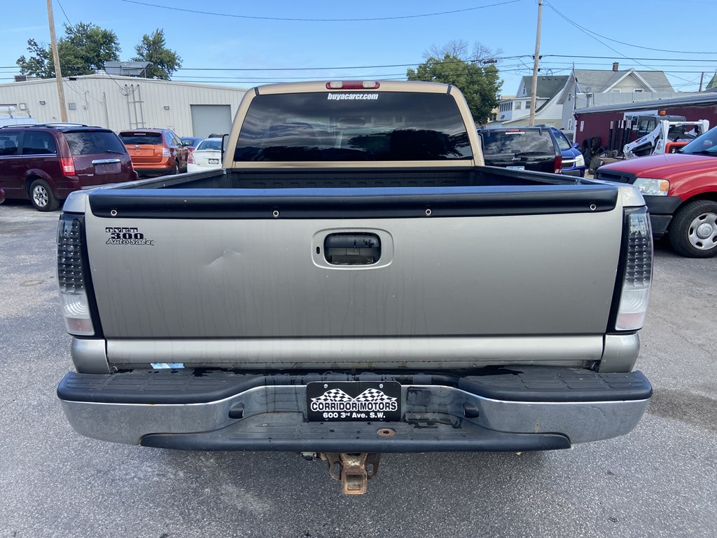 Photo 4 of this CHEVROLET SILVERADO 2500