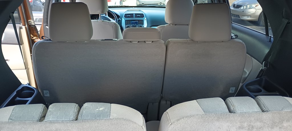 Photo 11 of this FORD EXPLORER