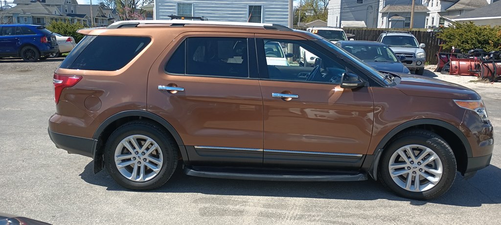 Photo 6 of this FORD EXPLORER