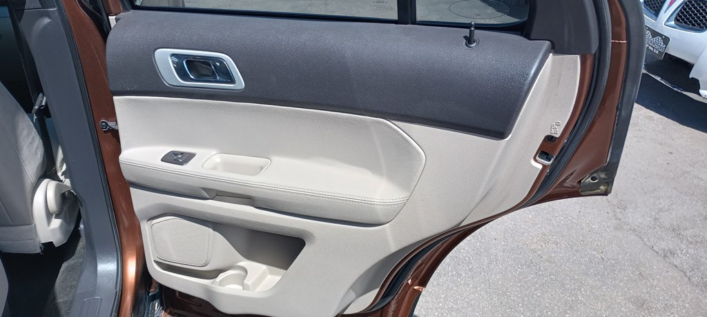 Photo 13 of this FORD EXPLORER