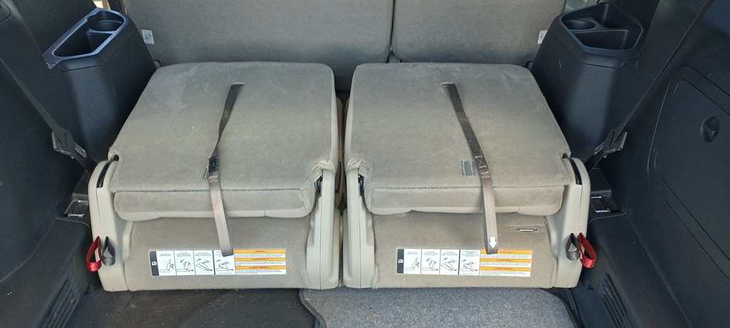 Photo 12 of this FORD EXPLORER
