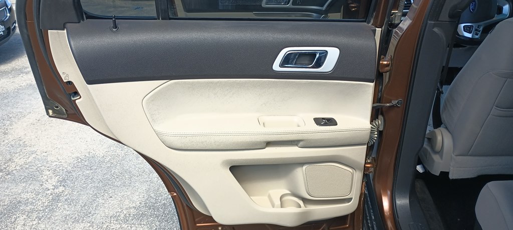 Photo 10 of this FORD EXPLORER