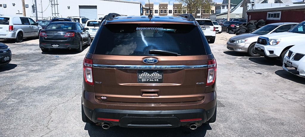 Photo 4 of this FORD EXPLORER