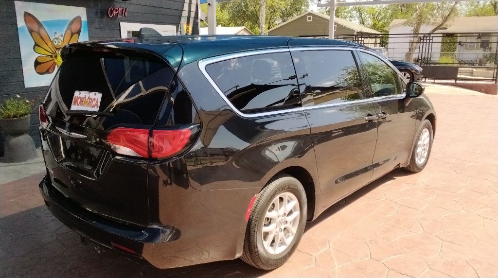 2022 Chrysler Voyager #8