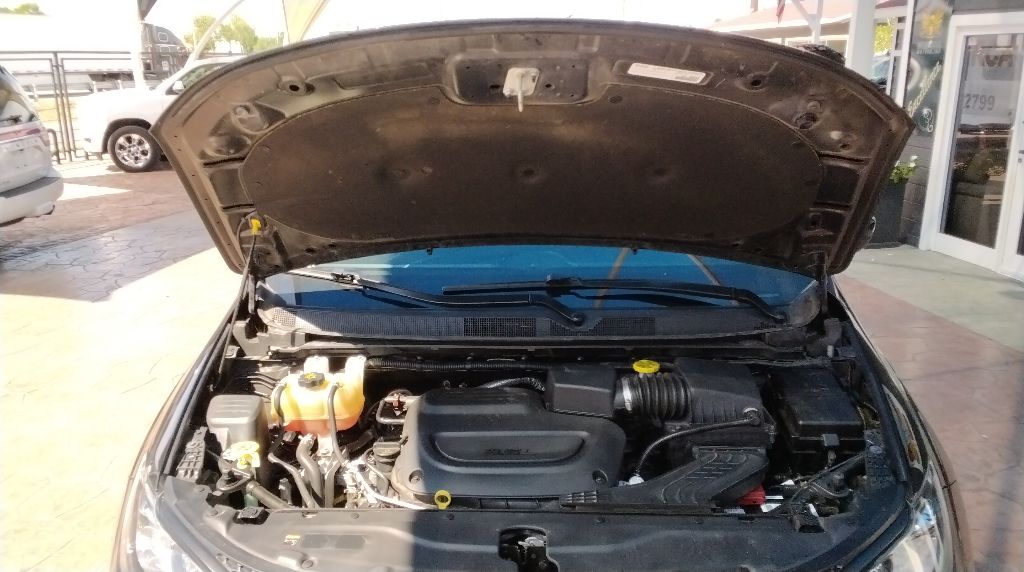 2022 Chrysler Voyager #2