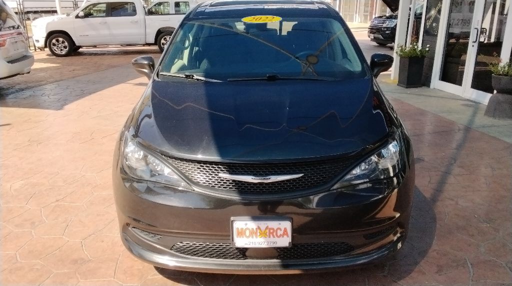 2022 Chrysler Voyager #3