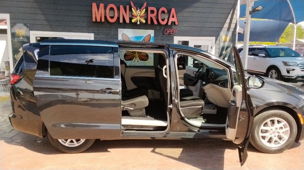 2022 Chrysler Voyager #17