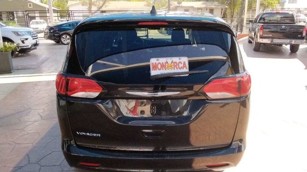 2022 Chrysler Voyager #9