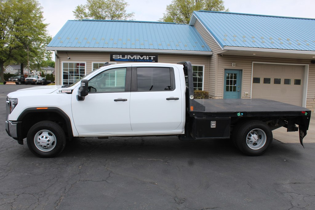 2024 GMC 3500 FLAT BED 4x4 CHASSIS PRO DURAMAX - Image 2