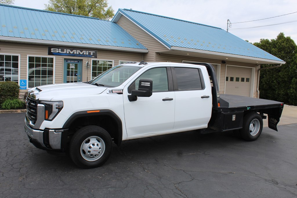 2024 GMC Sierra 4WD Crew Cab Chassis Pro's photo
