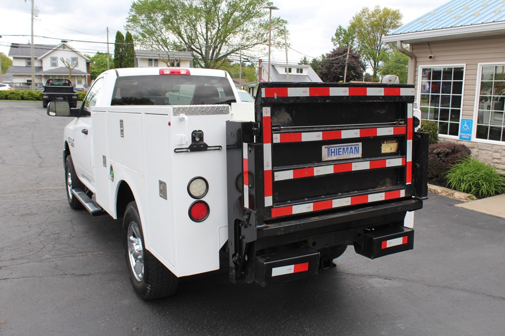 2018 Ram 3500 SERV BODY 4x4 SRW TRADESMAN DIESEL - Image 4