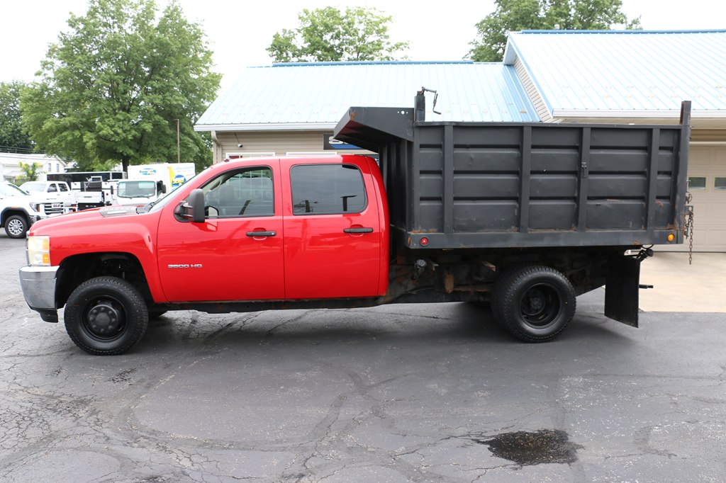 2011 Chevrolet 3500 DUMP TRUCK 4x4 DIESEL DUMP TRUCK - Image 2
