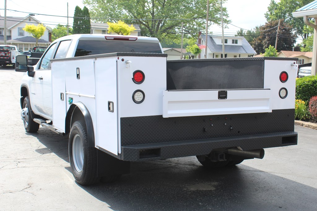 2025 Chevrolet 3500 SERV BODY 4x4 DIESEL SERVICE BODY - Image 4