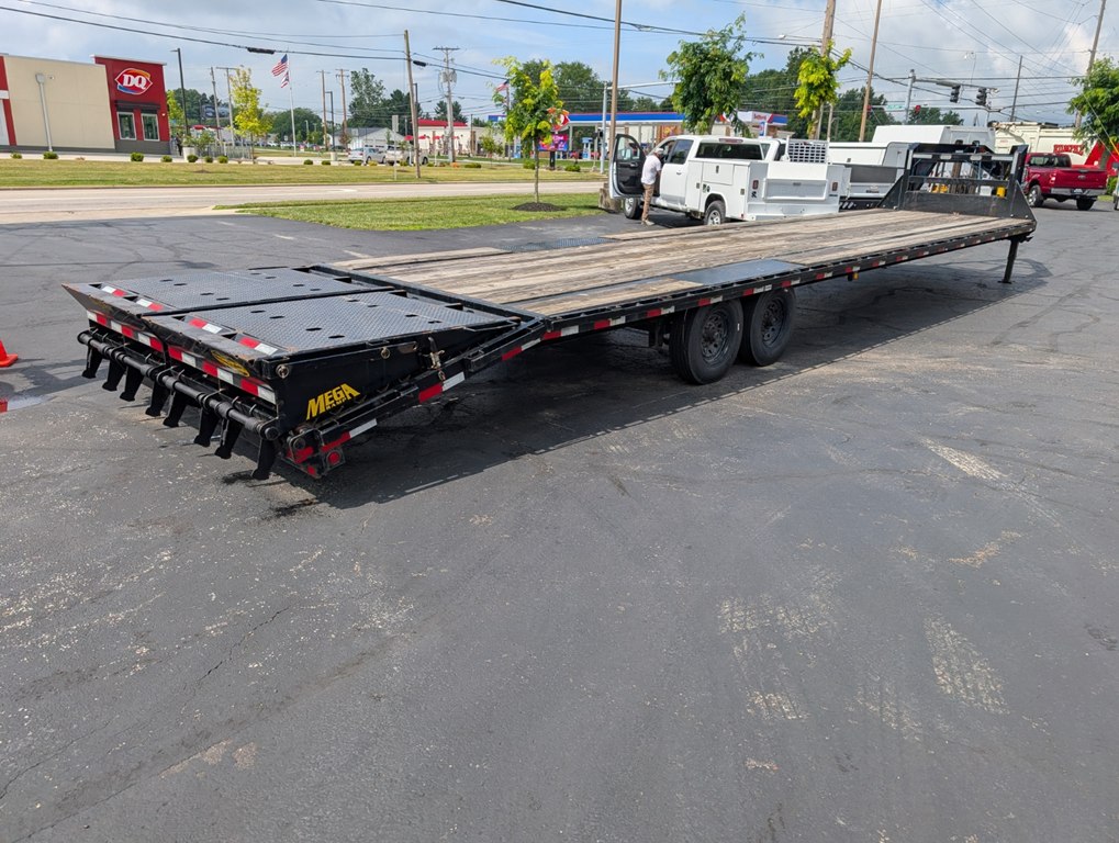 2025 BIG TEX 14GN-40D5A-MRBK 40 Ft GN 15.9K MEGA RAMPS - Image 4