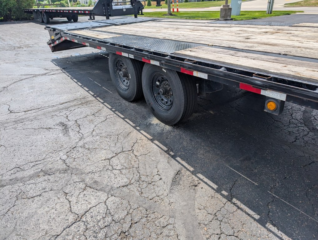 2025 BIG TEX 14GN-40D5A-MRBK 40 Ft GN 15.9K MEGA RAMPS - Image 3