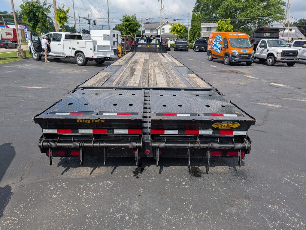 2025 BIG TEX 14GN-40D5A-MRBK 40 Ft GN 15.9K MEGA RAMPS - Image 5