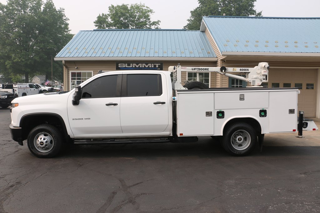2023 Chevrolet 3500 SERV BODY 4x4 DIESEL SERV BODY W/CRANE - Image 2