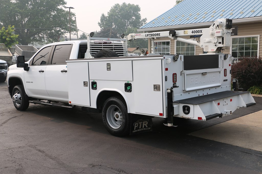 2023 Chevrolet 3500 SERV BODY 4x4 DIESEL SERV BODY W/CRANE - Image 3