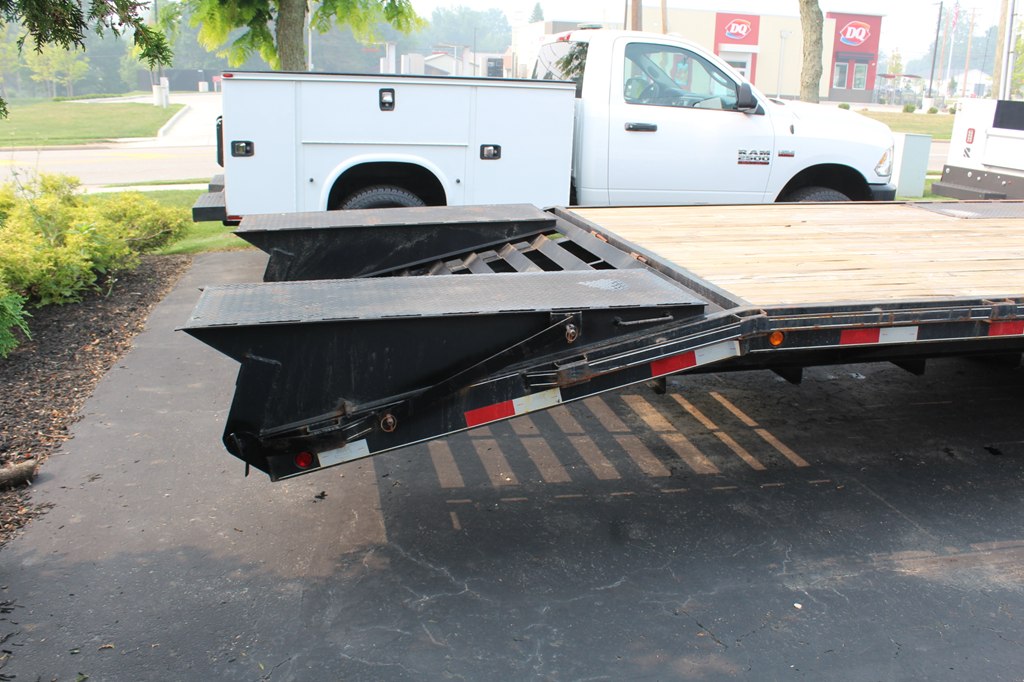 2023 MAX BUILT 102X40 W 20K GN DOWP WTM 40' GOOSENECK TRLR - Image 5