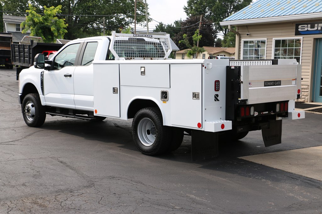 2023 Ford F350 SERV BODY 4x4 7.3L GAS SERVICE BODY - Image 3