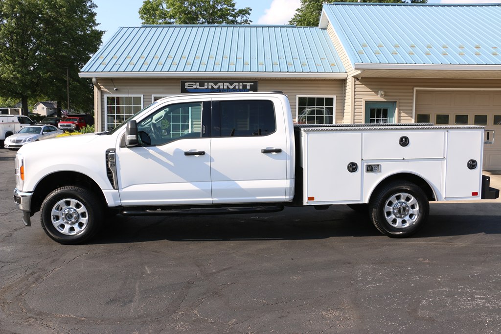 2023 Ford F250 SERV BODY 4x4 XLT 7.3L SERVICE BODY - Image 2