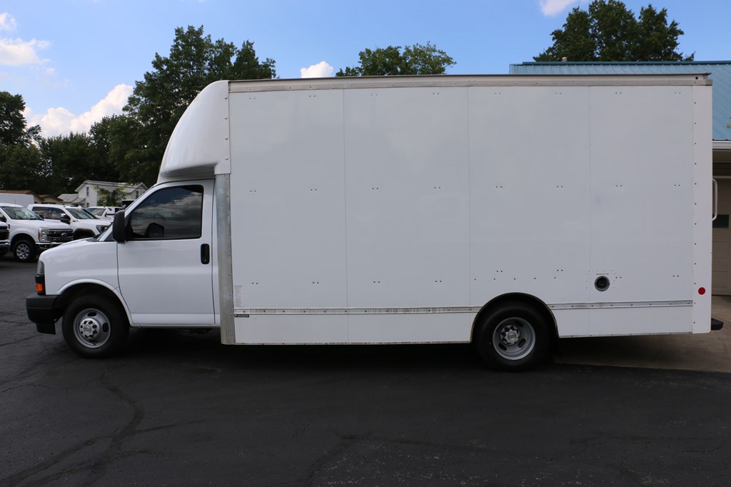 2021 Chevrolet EXPRESS 3500 3500 6.6L BOX TRUCK - Image 2