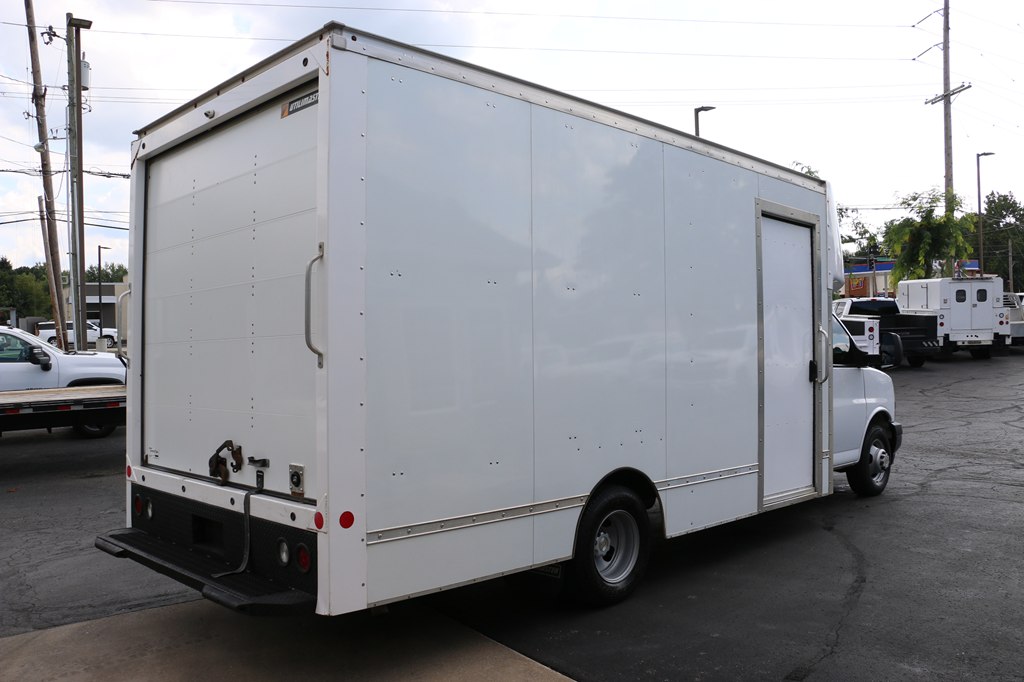 2021 Chevrolet EXPRESS 3500 3500 6.6L BOX TRUCK - Image 5