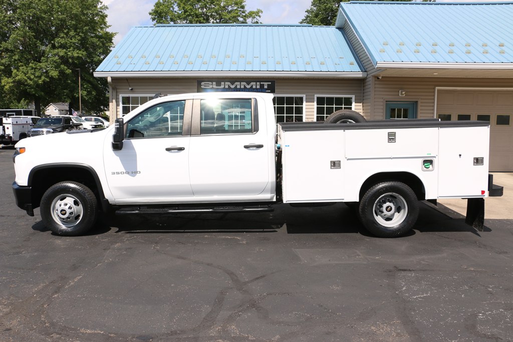 2023 Chevrolet 3500 SERV BODY 4x4 DIESEL SERVICE BODY - Image 2