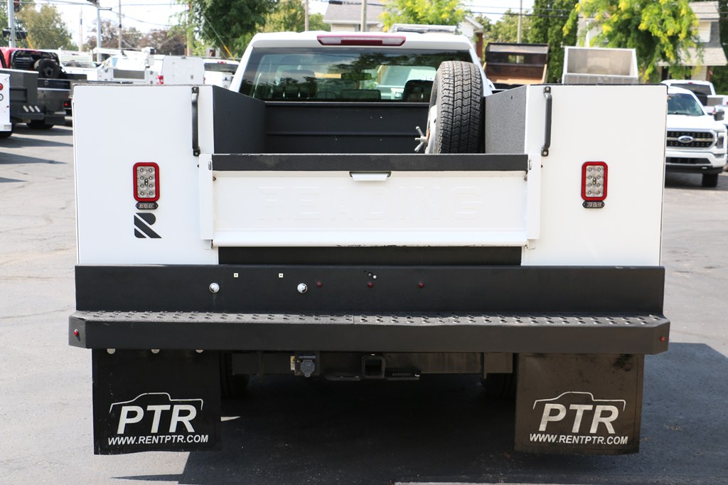 2023 Chevrolet 3500 SERV BODY 4x4 DIESEL SERVICE BODY - Image 4