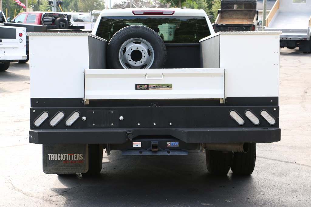 2025 Chevrolet 3500 SERV BODY 4x4 DIESEL SERVICE BODY - Image 4