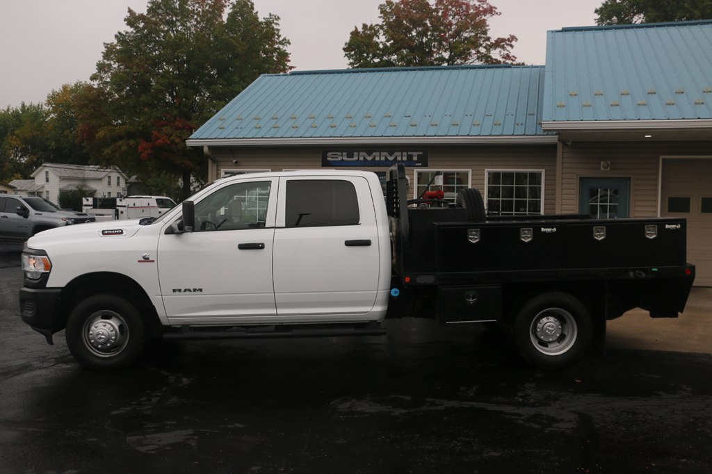 2022 Ram 3500 FLAT BED 4x4DIESEL FLAT BED w/TOOLBOXES - Image 2
