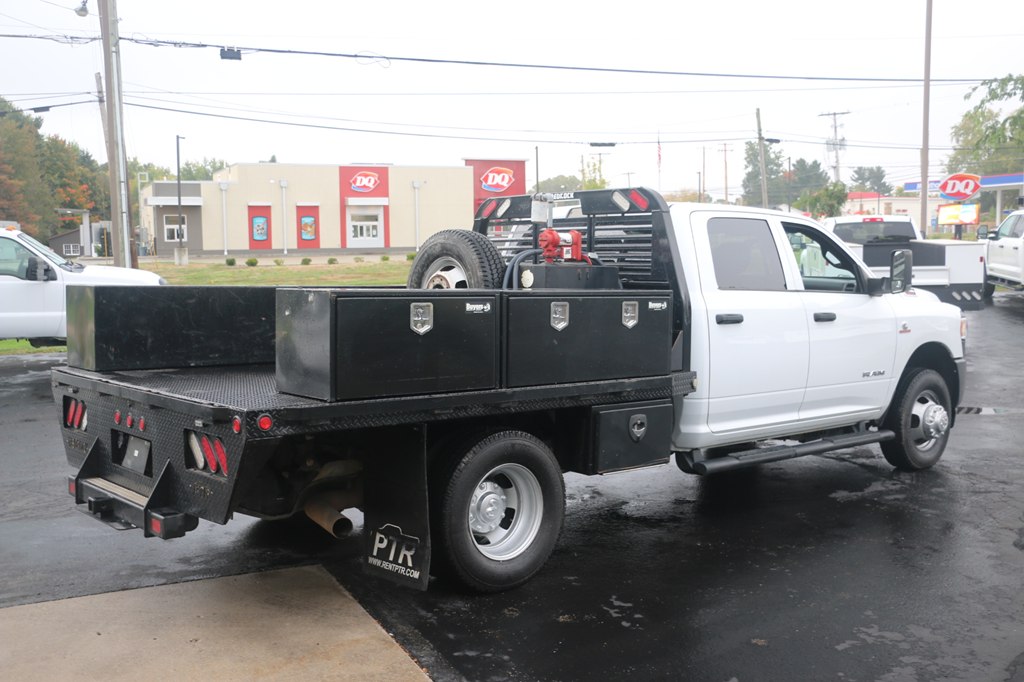 2022 Ram 3500 FLAT BED 4x4DIESEL FLAT BED w/TOOLBOXES - Image 5