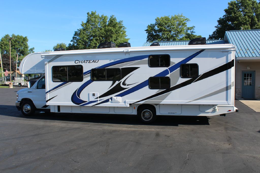 2022 Ford E-450 photo 3