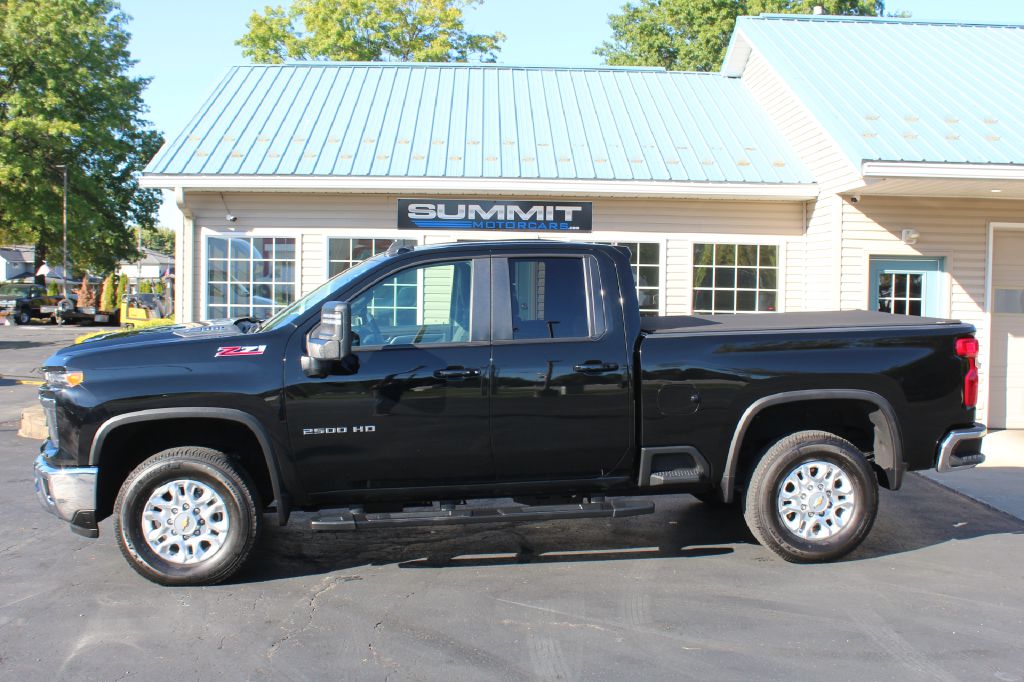 2024 Chevrolet Silverado 2500HD LT photo 3